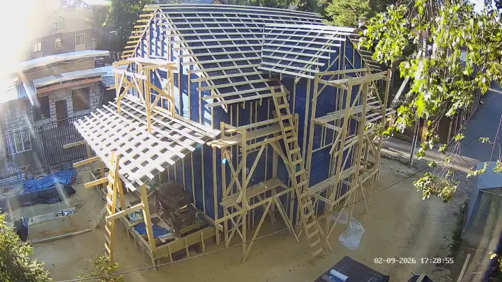 Кадр с камеры на стройке: Каркасный дом Валенсия 8,3×9 м, поселение Всесоюзного электротехниче-ского института им. Ленина, г.о. Люберцы